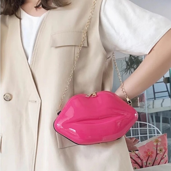 Hot lips purse super cute lip shaped clutch or shoulder bag in Hot Pink. - Picture 2 of 3